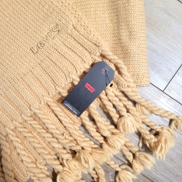 NEW!! Levi's Scarf - Picture 2 of 4